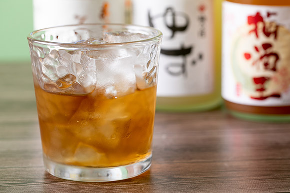 その時のオススメに出会える多彩な日本酒や豊富なカクテルが自慢